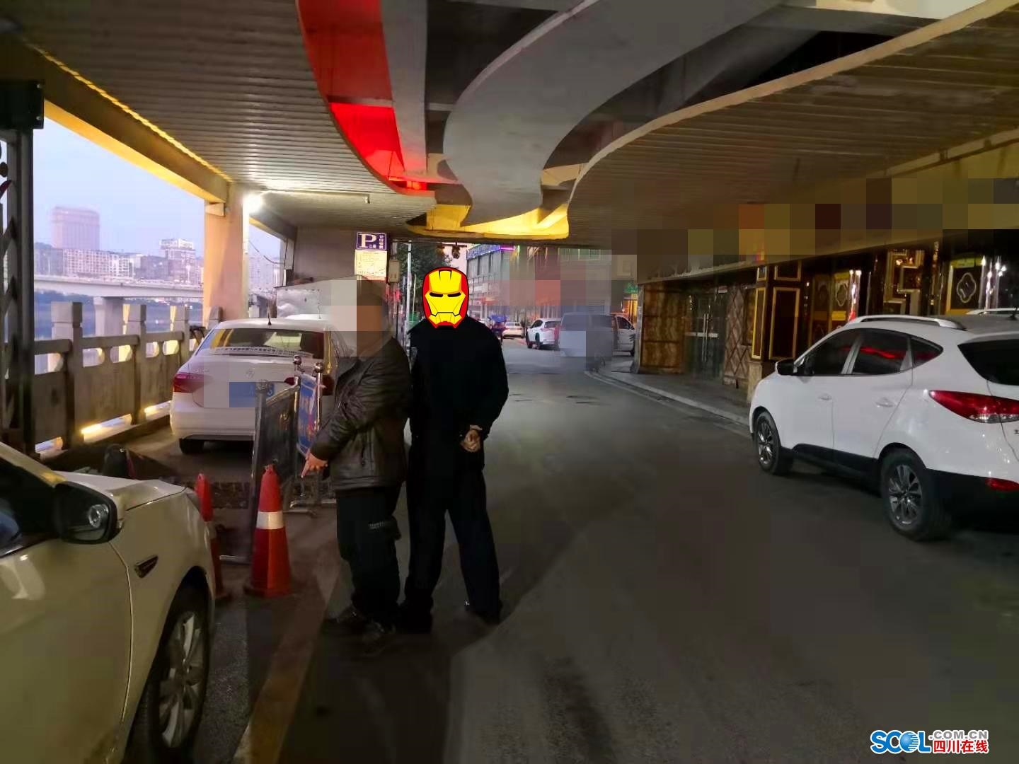 巴中一小偷偷9箱龙眼在街上卖一粒未卖出就被抓