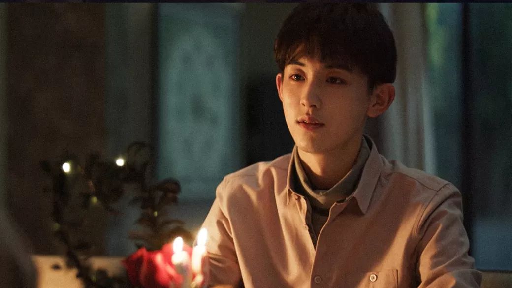 其实在热播电视剧《少年派》里,饰演高冷学霸"钱三一"的郭俊辰表现