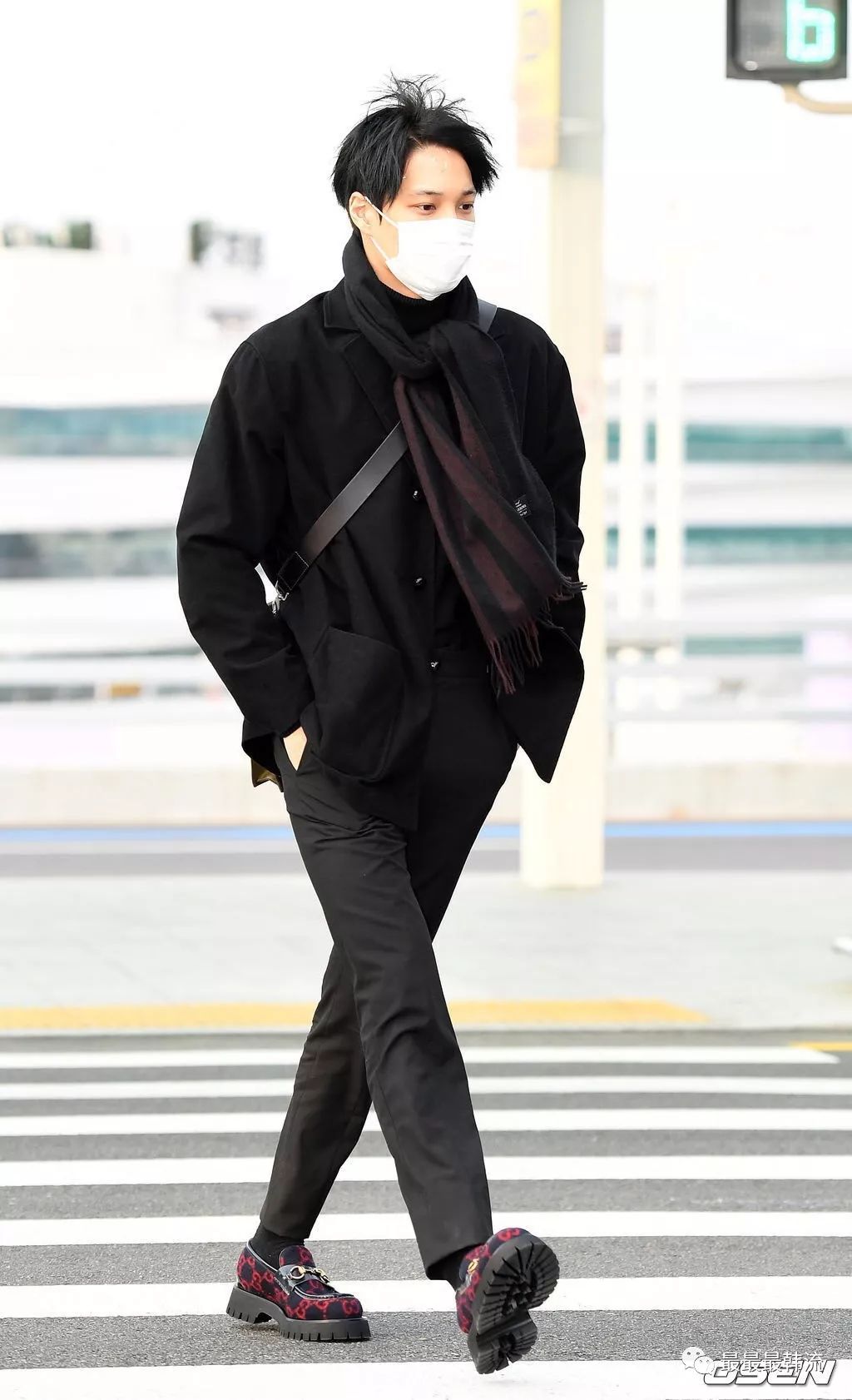 韩流照妖镜玄彬白色长裤显腿粗赖冠霖的刘海儿太死亡了吧