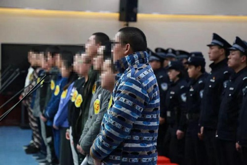 合肥14名被告人涉嫌参加黑社会性质组织,聚众斗殴等罪受审