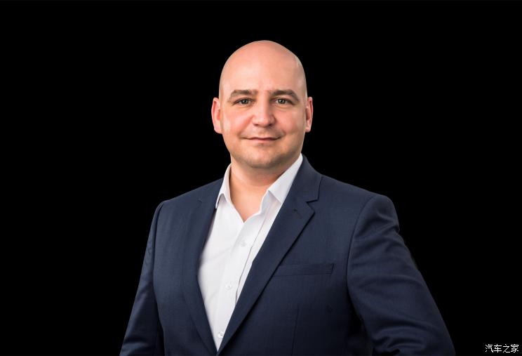  “何睿思（Markus Henne）”