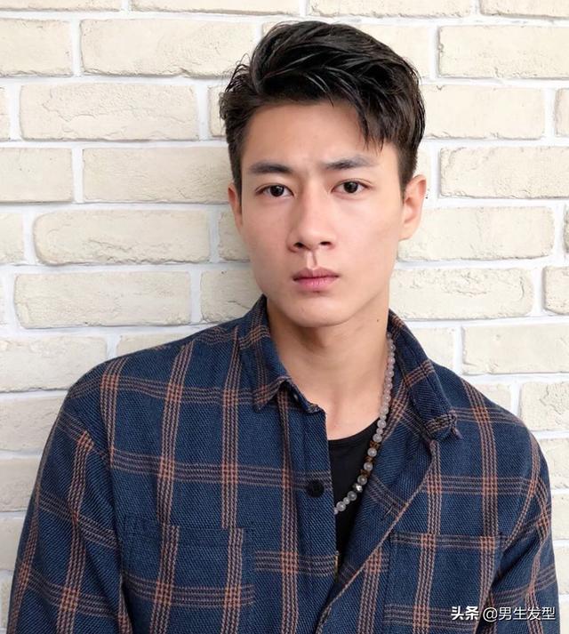 除了"锅盖头",男生还可以剪这3款帅气发型,清爽干净不再闷热