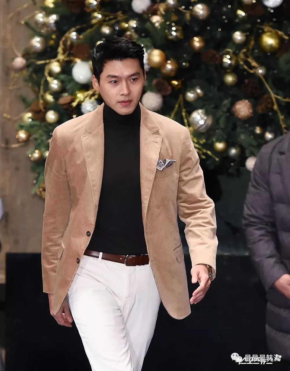 韩流照妖镜玄彬白色长裤显腿粗赖冠霖的刘海儿太死亡了吧