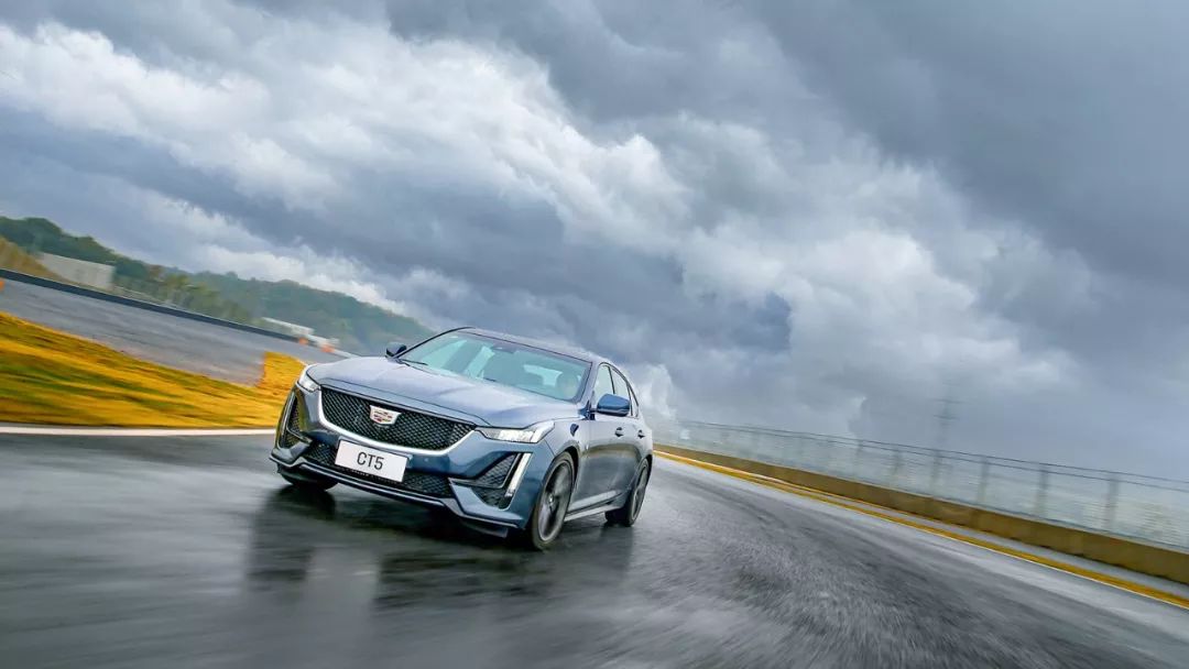 它可比宝马3系运动多了试驾全新凯迪拉克ct5