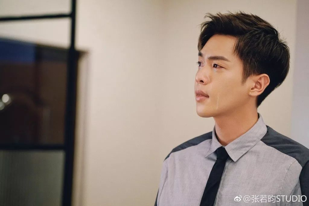 《庆余年》爆火,男主角张若昀被嘲长得丑:唐艺昕,你到底喜欢他什么?