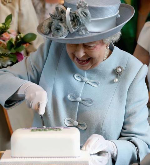 正文     海外网12月18日电英国女王伊丽莎白二世今年已经93岁高龄,但