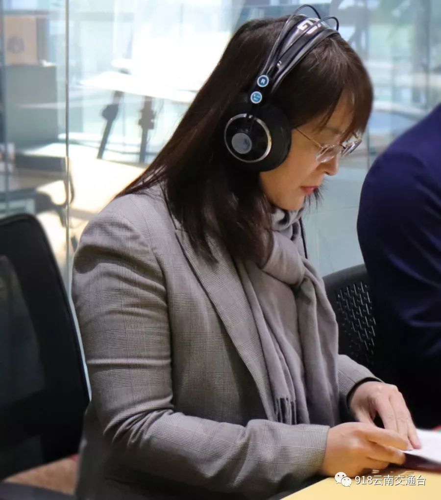 8云南交通之声主持人小明邀请到了昆明大商汇总经理孙百乐先生,云南英