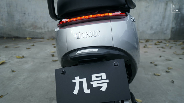 九号电动E125评测:颜值和智商都在线
