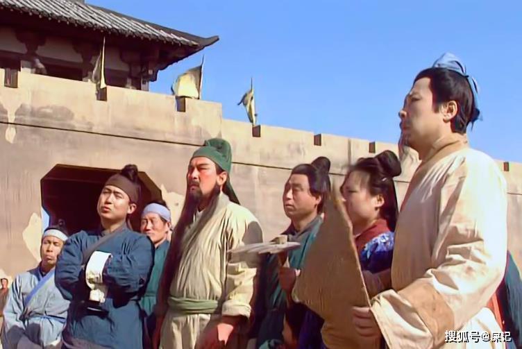 为何卖枣编草鞋的刘备关羽穷的叮当响,卖肉的张飞却那么有钱?