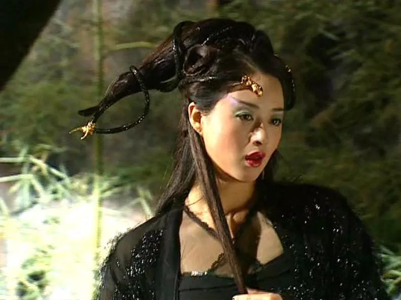 蒋欣在这部剧里演反派,就很有"华妃"的劲儿了.