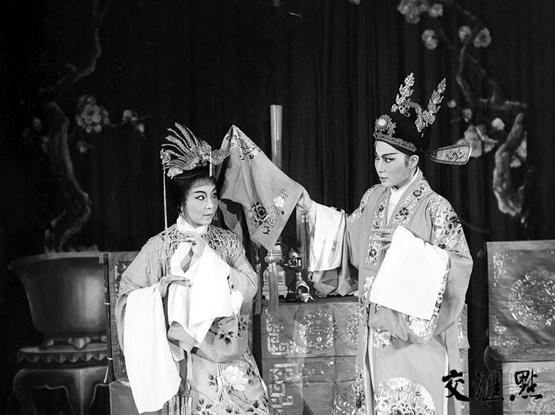 叶兆言深情悼亡母,93岁姚澄去世前还在考60岁学生|拔兰花_新浪新闻