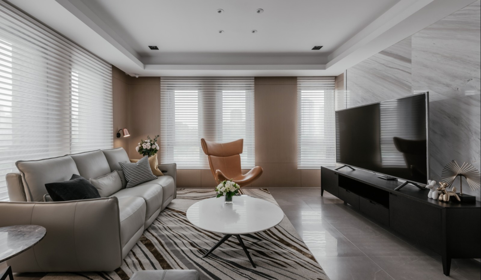 不做空心的设计，将简洁质感填满灰度空间