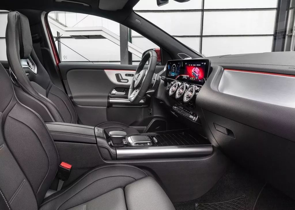 颜值高、动力好！新款奔驰SUV亮相，宝马奥迪都颤抖了！