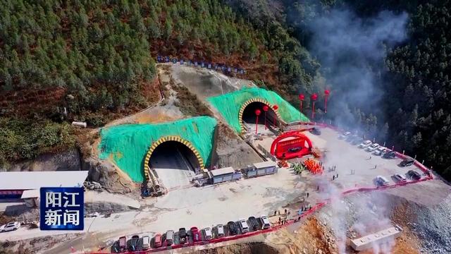 開春高速陽春段最長山區(qū)隧道順利貫通
