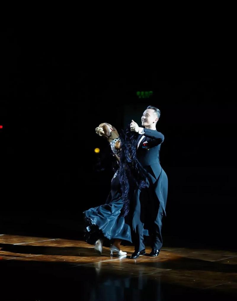 图:2019cbdf年度总积分职业组拉丁舞冠军:李玓&赵蕾图:2019cbdf年度总