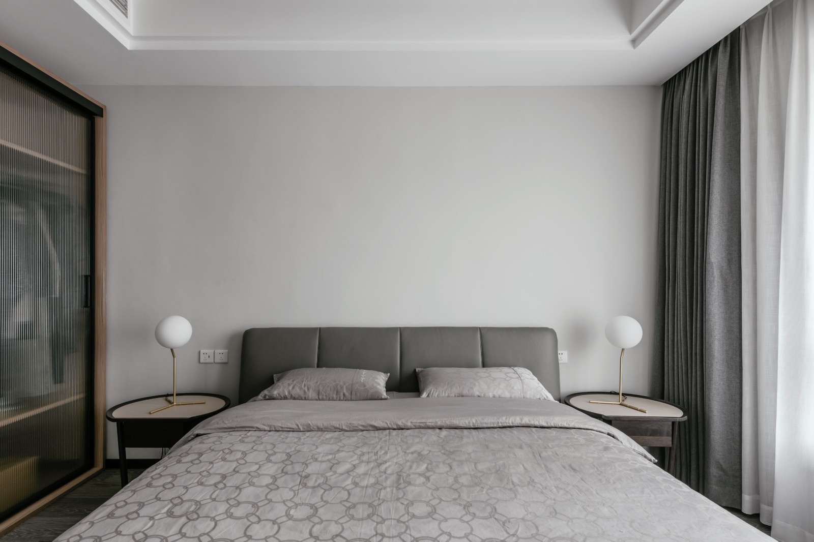 不做空心的设计，将简洁质感填满灰度空间