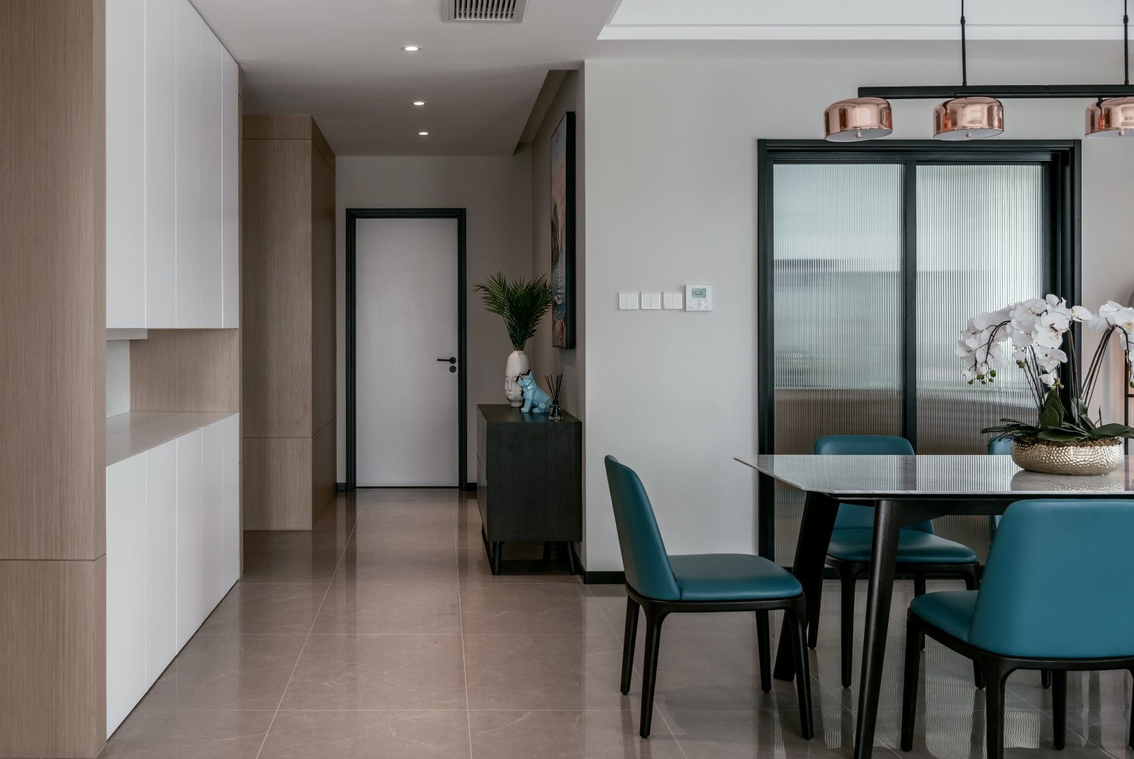 不做空心的设计，将简洁质感填满灰度空间