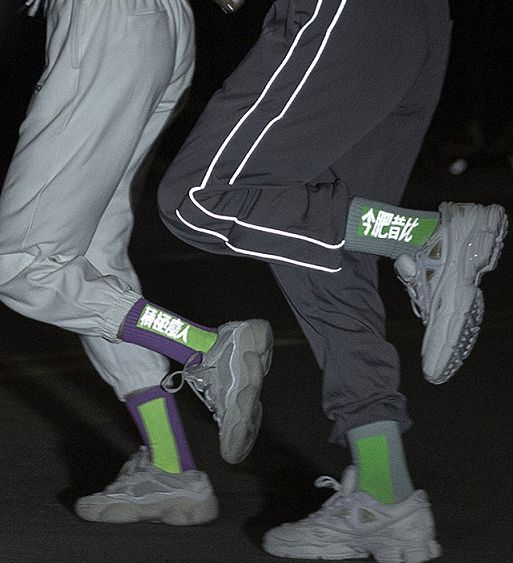 严选卡尔马龙一双袜子能穿整个赛季真是一条有味道的传闻