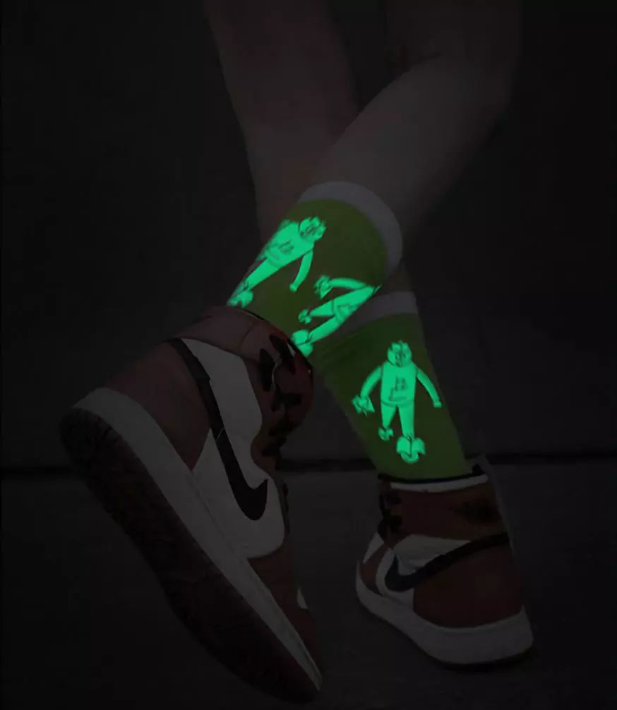 严选卡尔马龙一双袜子能穿整个赛季真是一条有味道的传闻