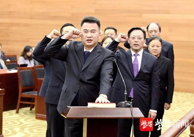 王文生任镇江市公安局长贾晟任市政府秘书长