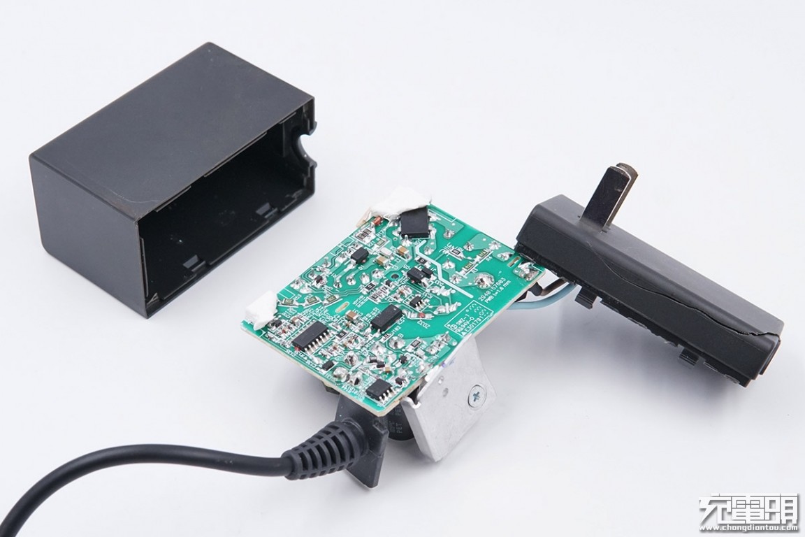 拆解报告：国行版任天堂Switch原装39W USB PD快充充电器HAC-002（CHN）|充电器|国行_新浪科技_新浪网