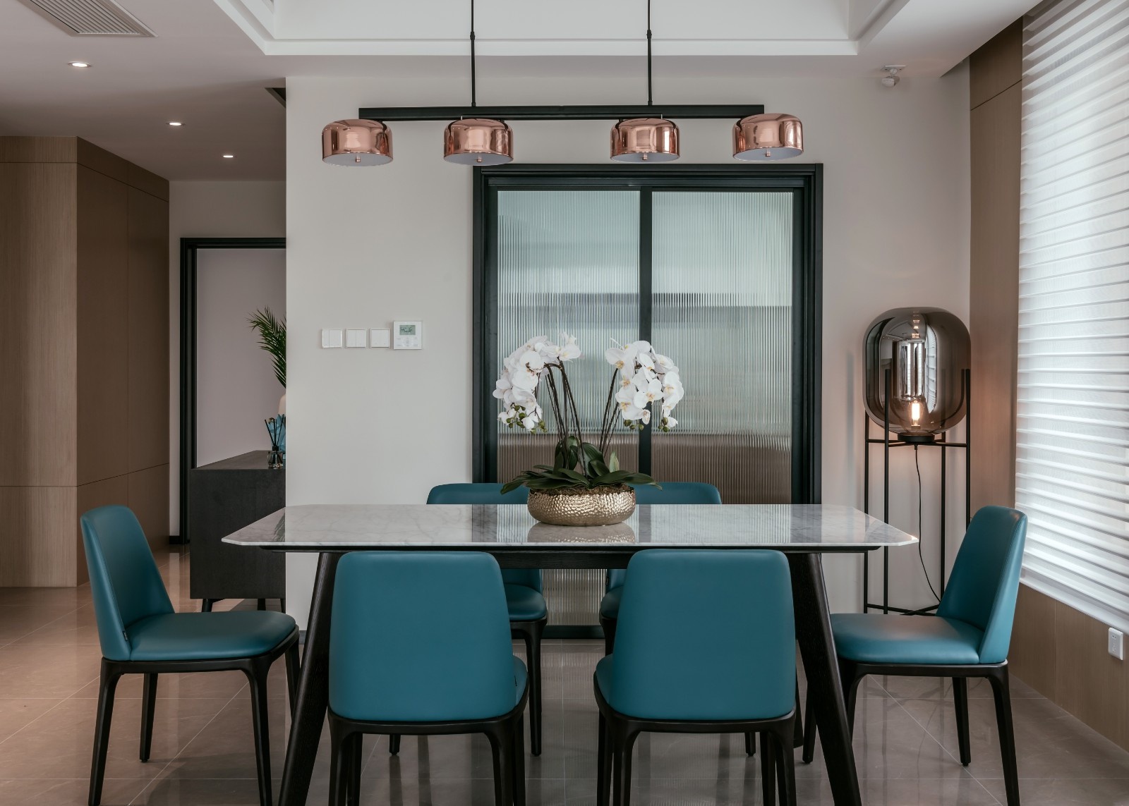 不做空心的设计，将简洁质感填满灰度空间