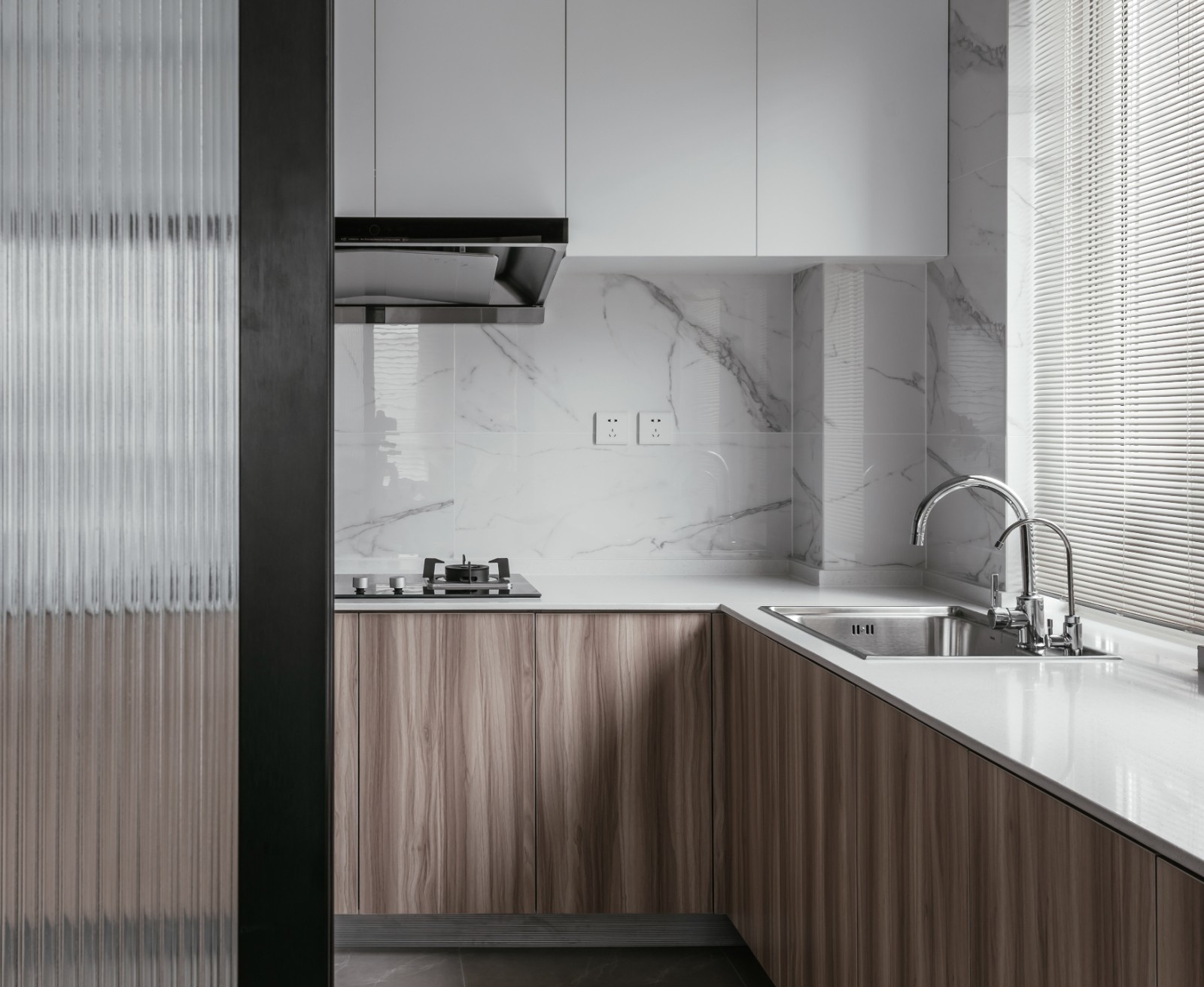 不做空心的设计，将简洁质感填满灰度空间