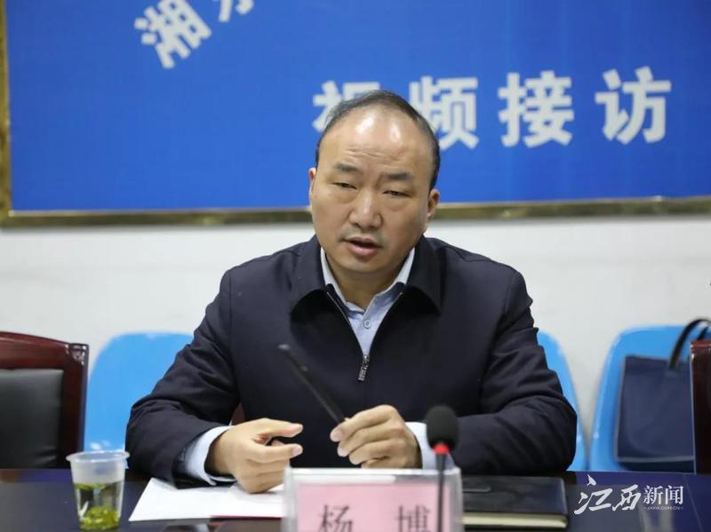 区委书记接访 面对面听诉求