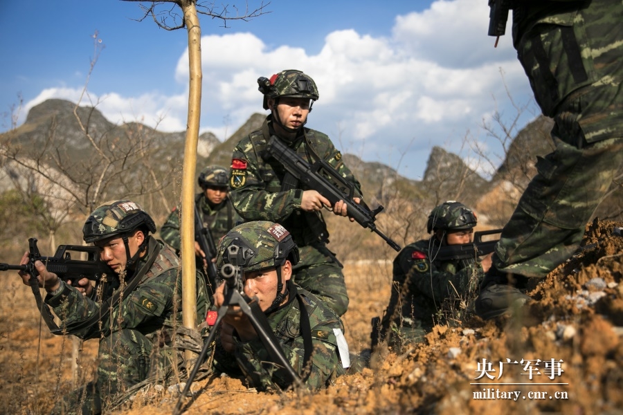 武警特战队员断崖边打响边境封控战斗|特战队员|武警_新浪军事_新浪网