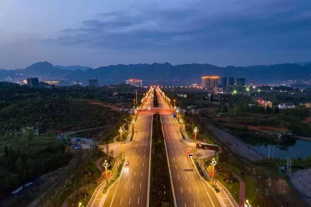 2020年以后的南部新区将会发展为镇雄的黄金商业cbd让我们共同期待吧