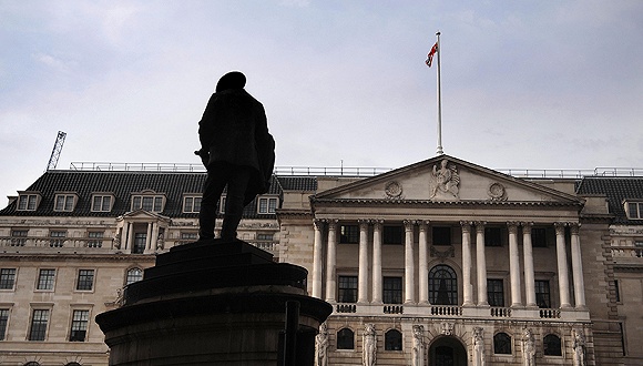 英国央行维持关键利率不变,下调经济增速预期