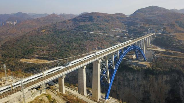 成贵高速铁路是中国八纵八横高速铁路网兰州(西宁)至广州通道的重要
