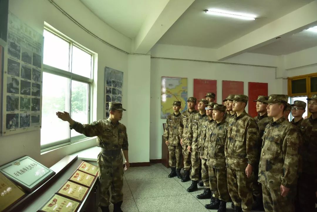 第73集团军首批新兵乘飞机下连附视频