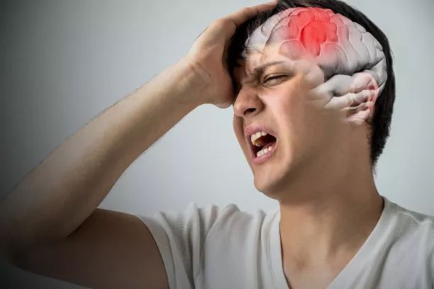 落枕了脖子是该多动还是不动小心是疾病找上门学好几招告别疼痛