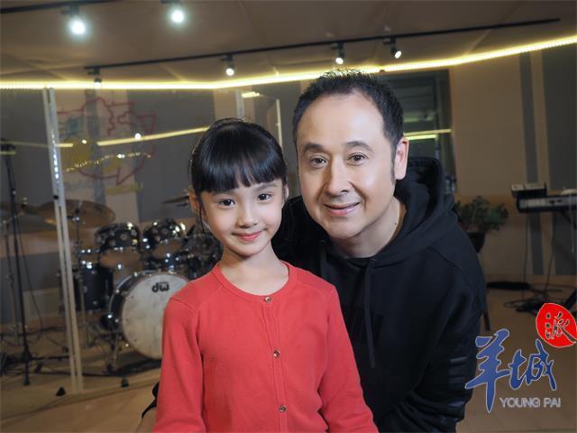 有"澳门歌王"之称的黄伟麟和女儿王心妤等三位澳门歌手共同演唱的单曲