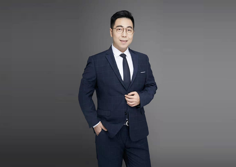 gmv两年增长50倍:他从"一块屏"开始帮上万餐吧老