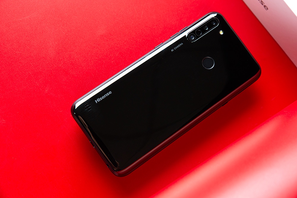 海信手机f40图赏:潮美外观 ai四摄打造千元性价比利器