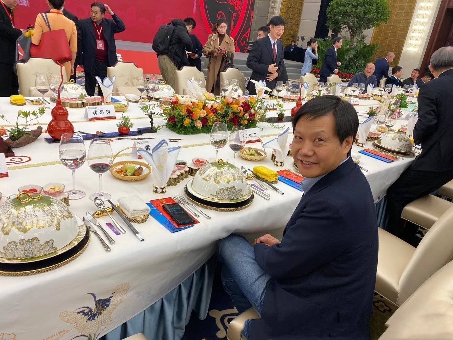 小米雷军手机屏保曝光:意外走红,同款已上线miui主题