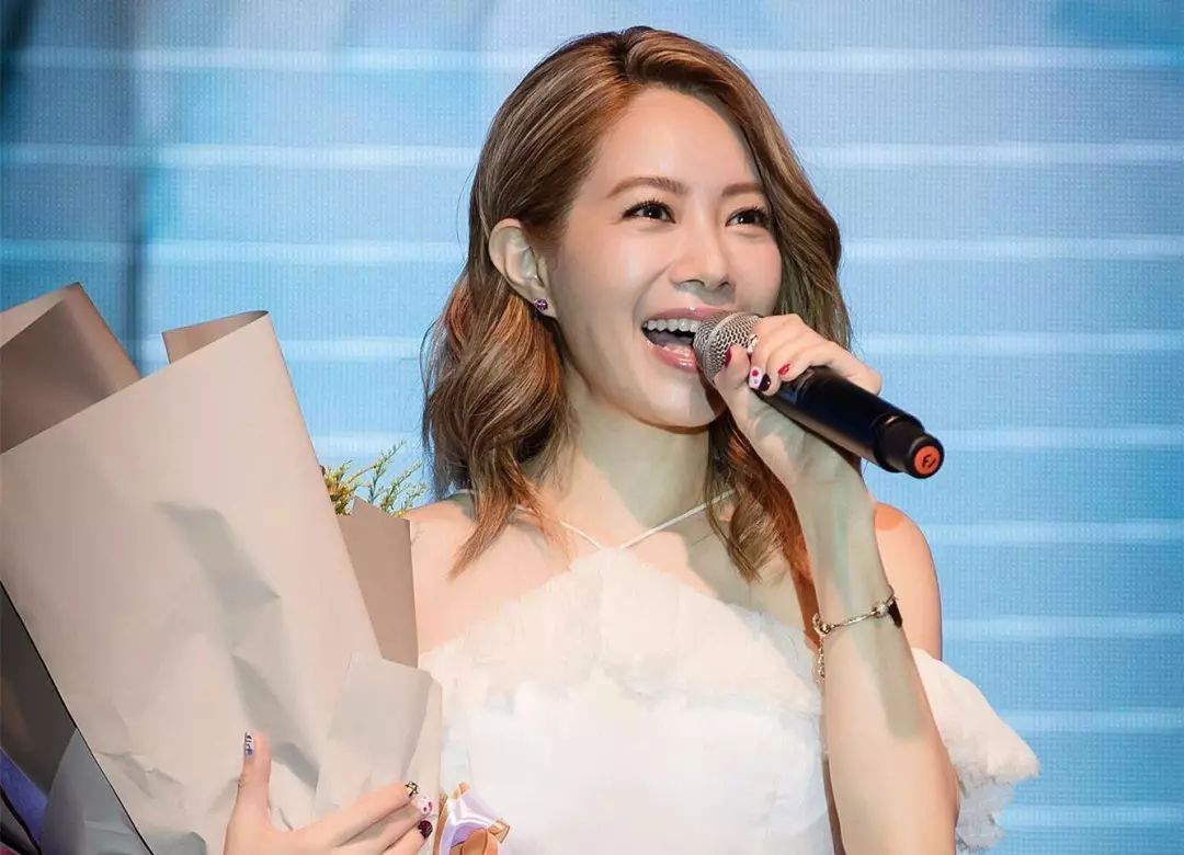 曾经的平民天后徐怀钰在巅峰与落魄中交替人生