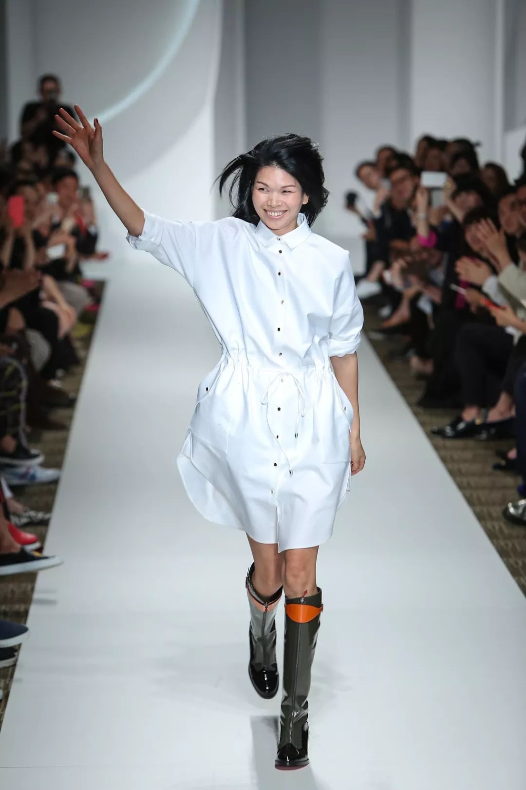 走秀;为时尚界首屈一指的《vogue》拍摄大片;慢慢的吕燕的时尚表现力