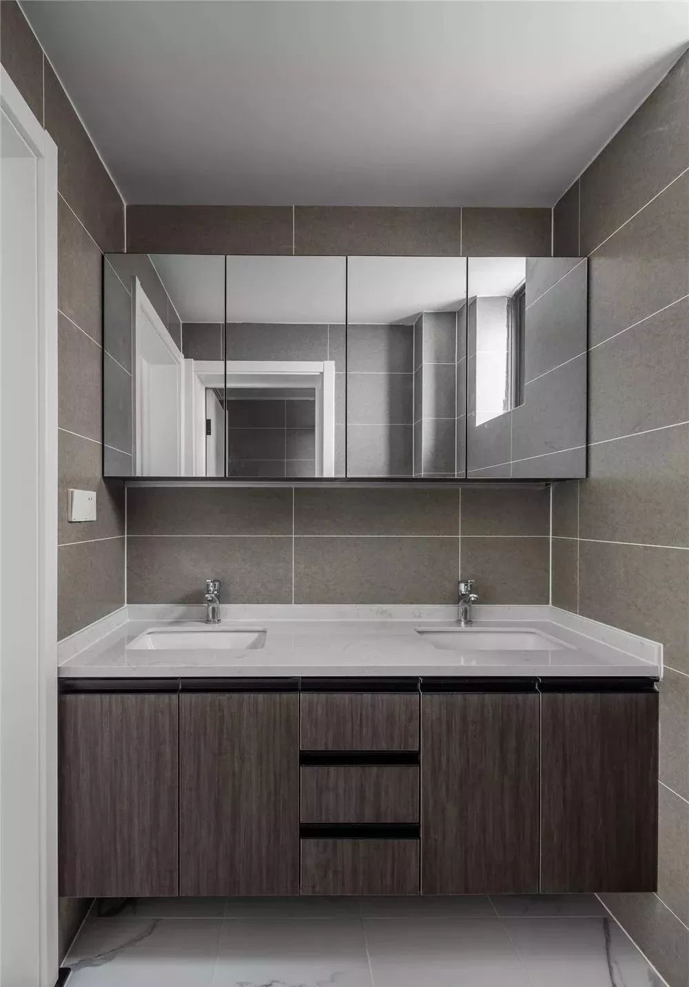 【装修案例】120㎡现代主义3室2厅，去繁就简追求生活的极致简约！