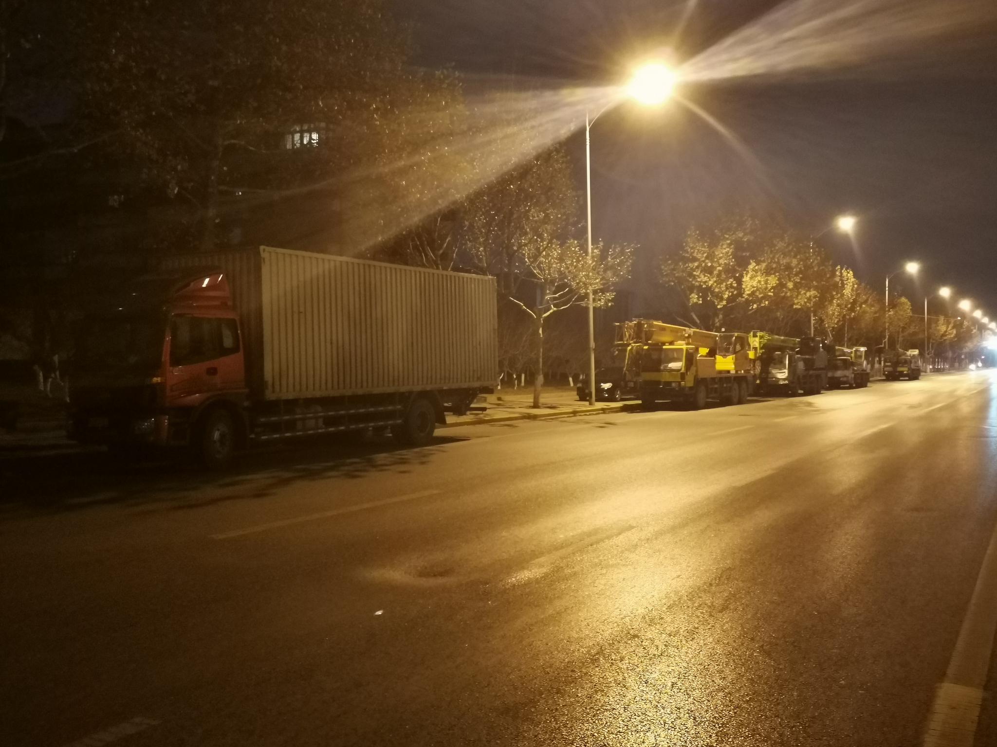 丰台槐房西路绿化带间小路多居民呼吁增设过街设施