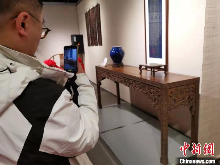 收藏家集中展示明清黄花梨家具藏品古代工匠精湛技艺引关注