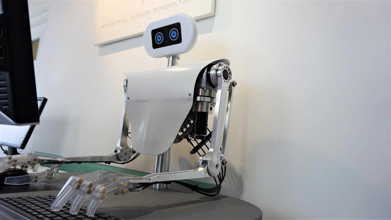 全球首款仿真打字机器人ravi发布