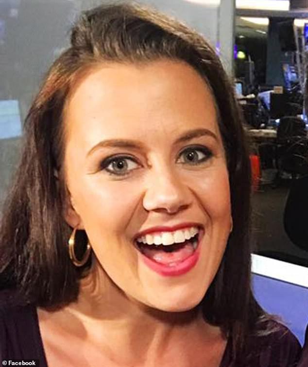 澳洲土著女从小肤白如白人,自感羞愧痴迷美黑,肤色不黑不敢出门