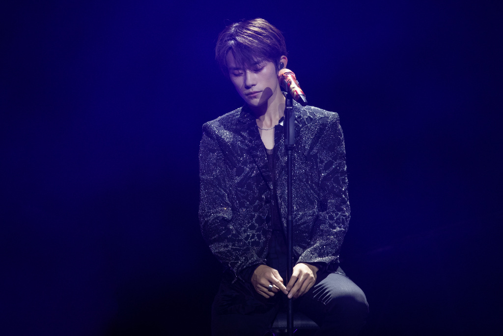 易烊千玺翻唱《无地自容》,称遇见适合角色要"看命"