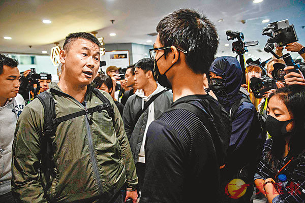 香港警方克制面对挑衅(图源:文汇报)