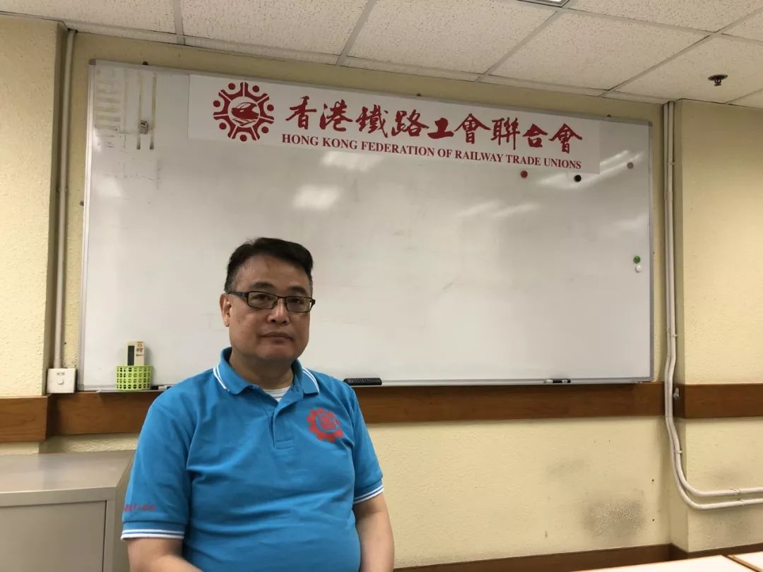  12月2日，已在港铁工作32年的香港铁路工会联合会主席林伟强表示，看到港铁设施被破坏很伤心。