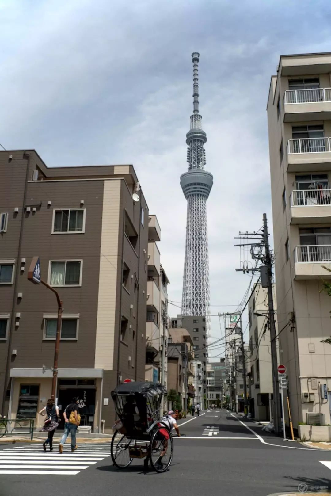 東京的人多到可怕,感覺跟北上廣很像,人口密度甚至更高.