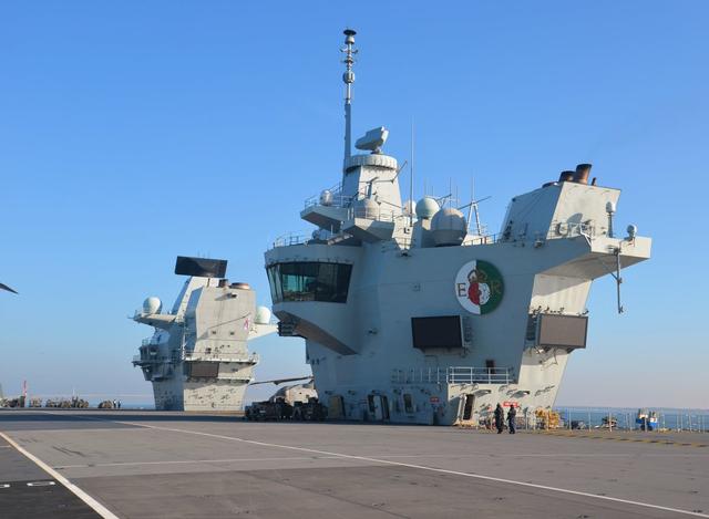 美英最强航母舰桥曝光,美系狭窄凌乱求实战,英系高端大气求舒适